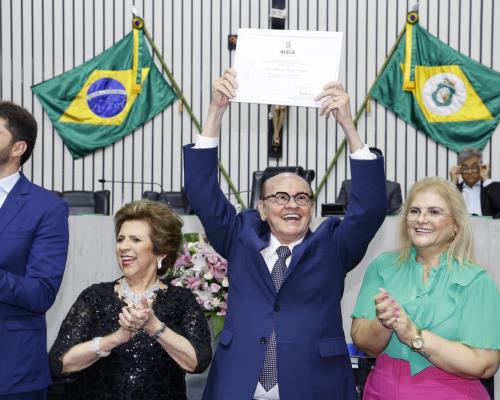 Conselheiro da ARCE Rafael Sá recebe Medalha Boticário Ferreira da